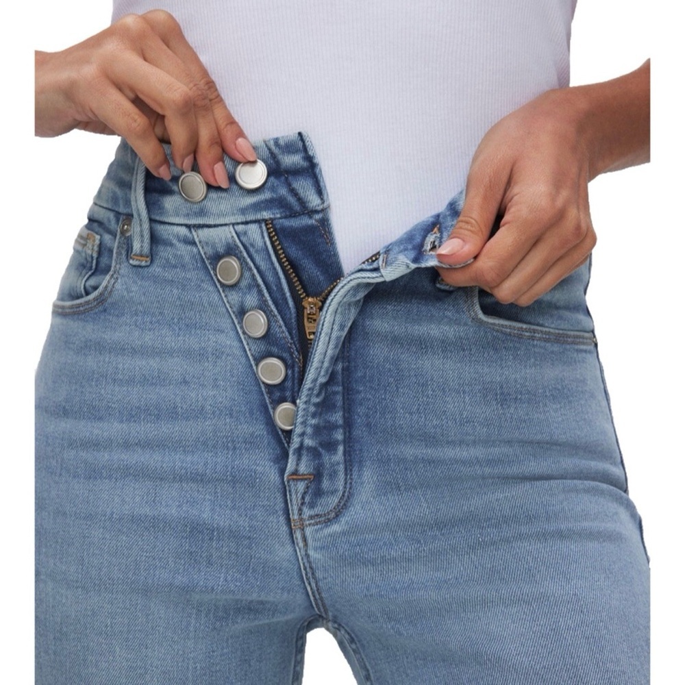 Good American Good Icon High Rise Straight
Exposed Buttons Indigo440 Size 18 - Picture 2 of 15